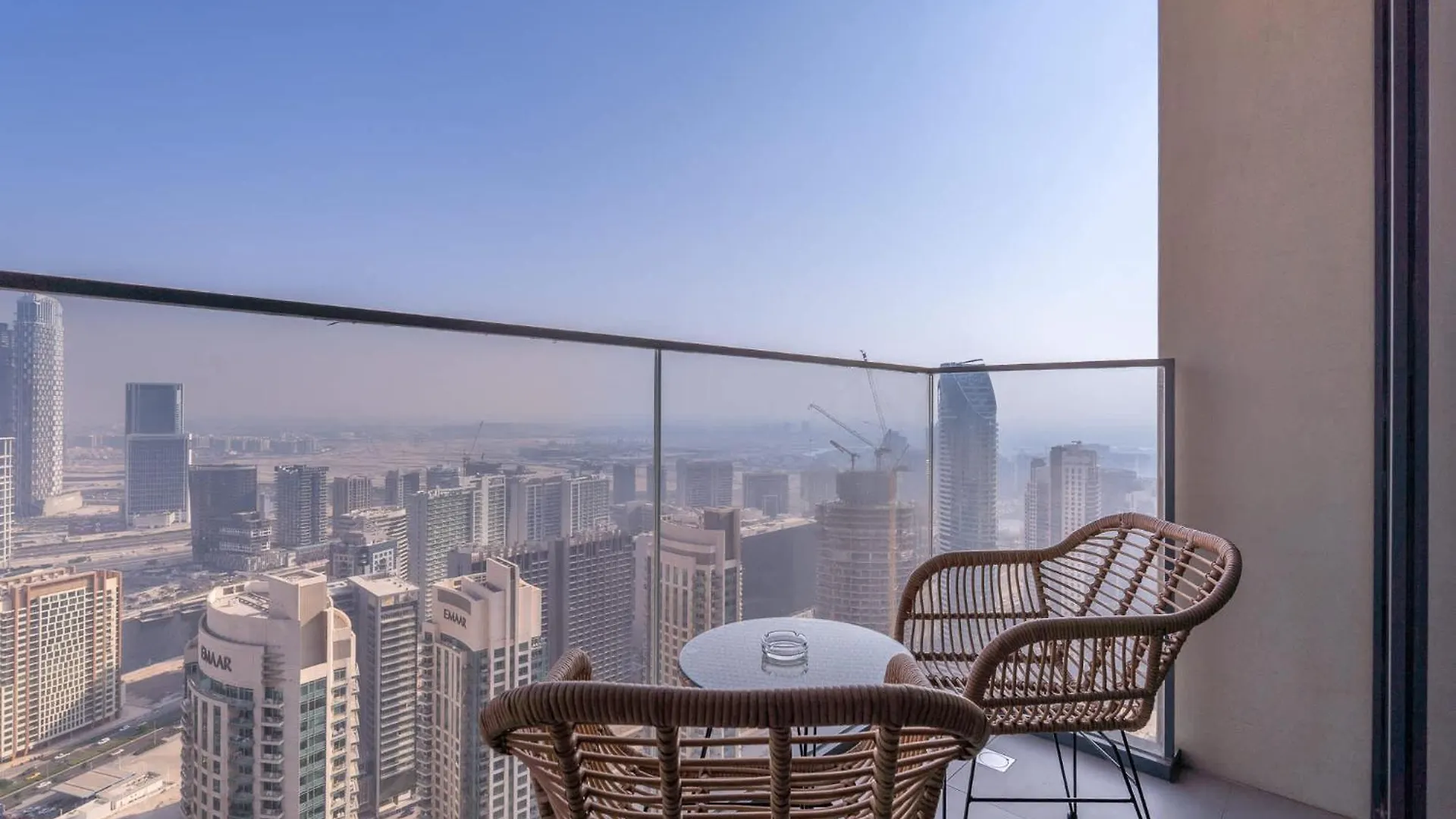 Apartment Modern Comfort And Stylish 1-Bedroom In Downtown That Sleeps 2 Dubai